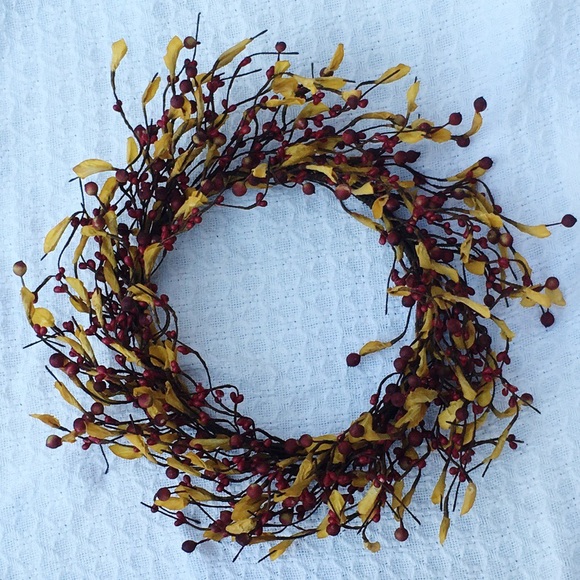 Unknown Other - ROSEHIP and JUTE RING WREATH